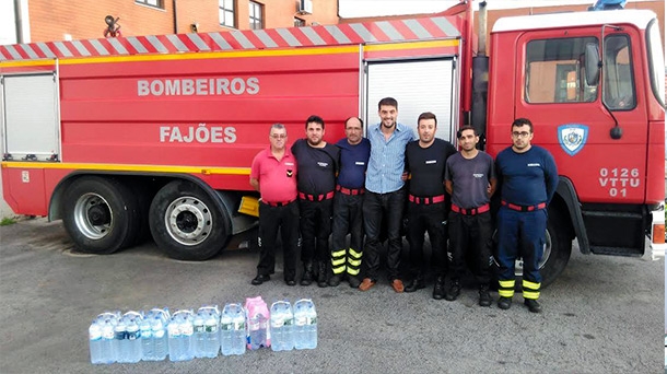 Collection of water bottles for firefighters organized by Fluidotronica employees [September 2016]
