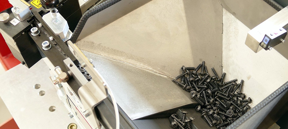 STOGER Step feeder - Smooth and automated feeding of screws
